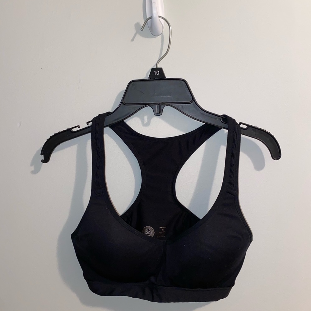 Sports bra, has padding
